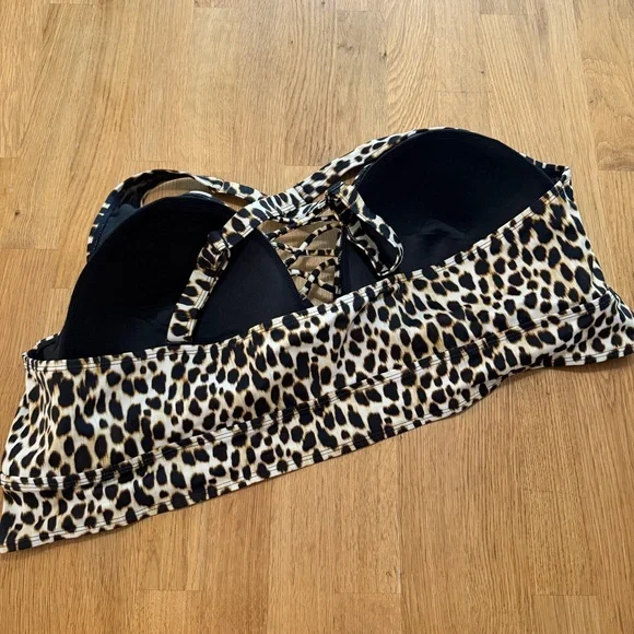 Torrid 5X Wireless XO Triangle Cheetah Plunge Bikini Top - Picture 3 of 9